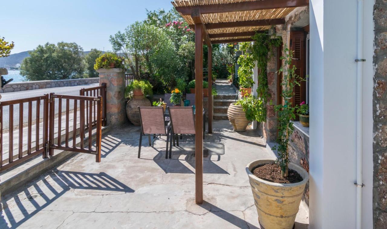 Kourita Garden Apartment With Sea View Near To The Port Of Milos Adamantas  Buitenkant foto