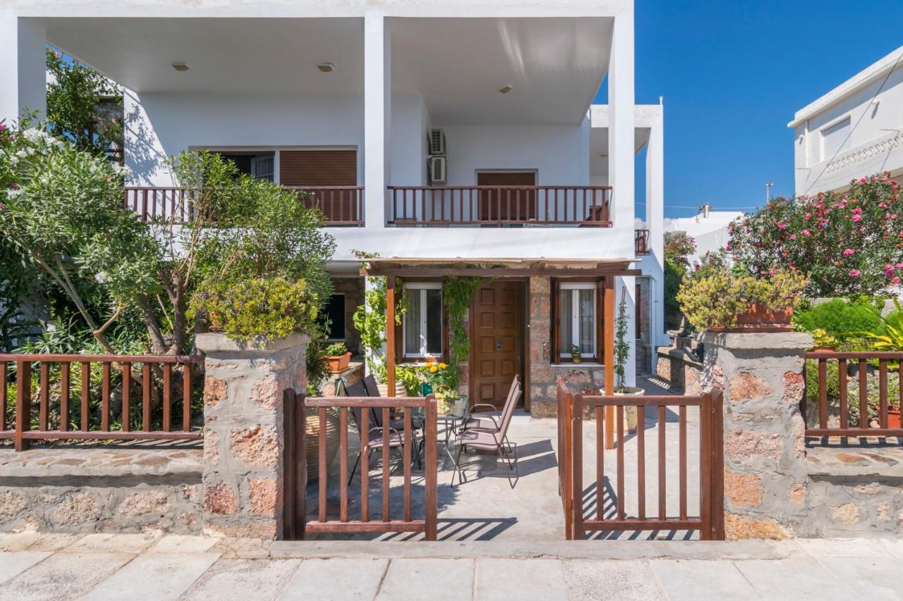 Kourita Garden Apartment With Sea View Near To The Port Of Milos Adamantas  Buitenkant foto