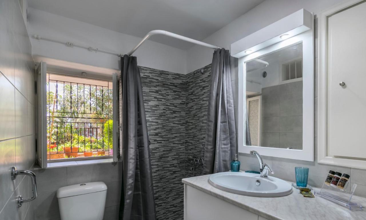 Kourita Garden Apartment With Sea View Near To The Port Of Milos Adamantas  Buitenkant foto